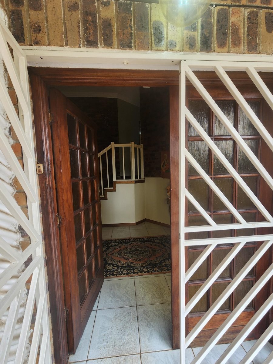 5 Bedroom Property for Sale in Rant En Dal Gauteng