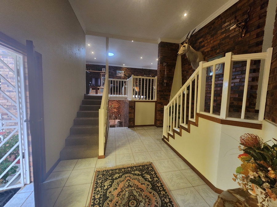 5 Bedroom Property for Sale in Rant En Dal Gauteng