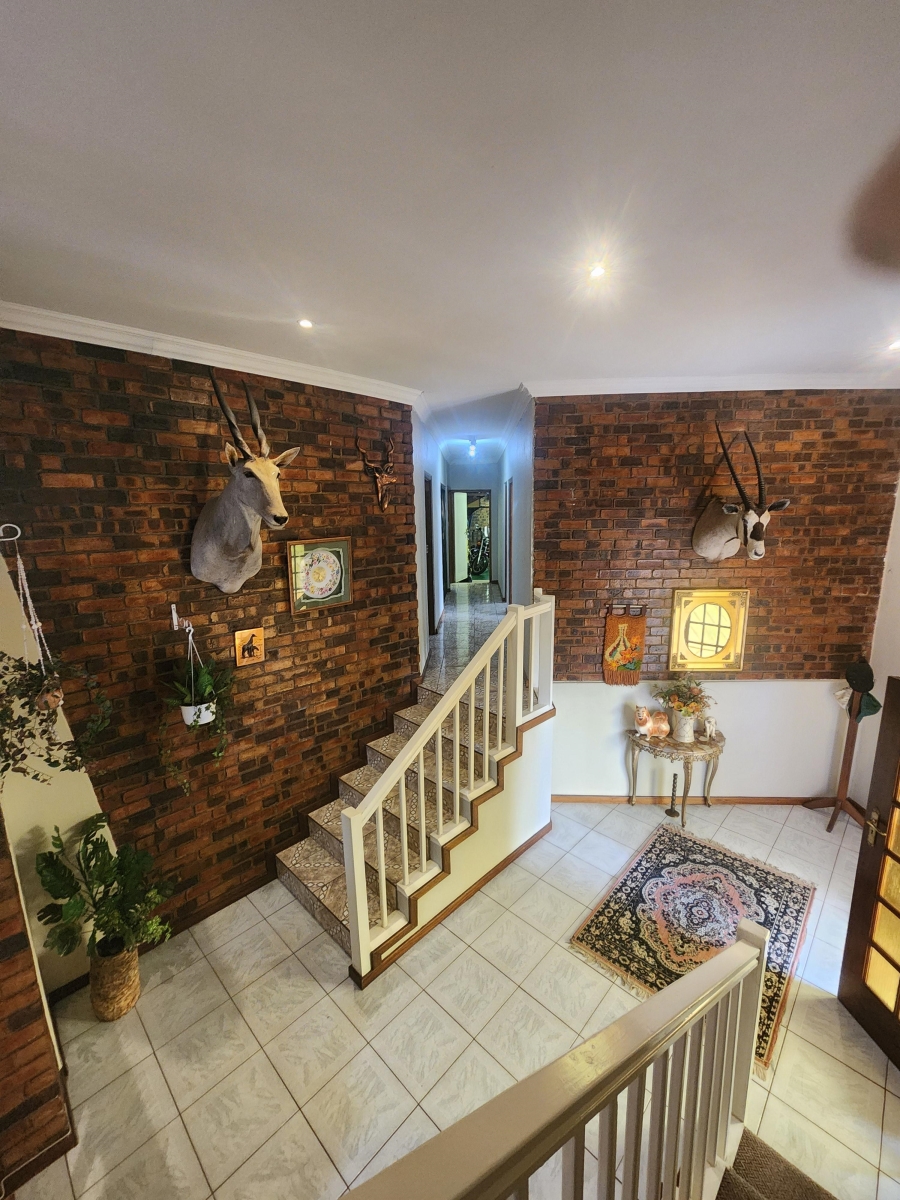5 Bedroom Property for Sale in Rant En Dal Gauteng