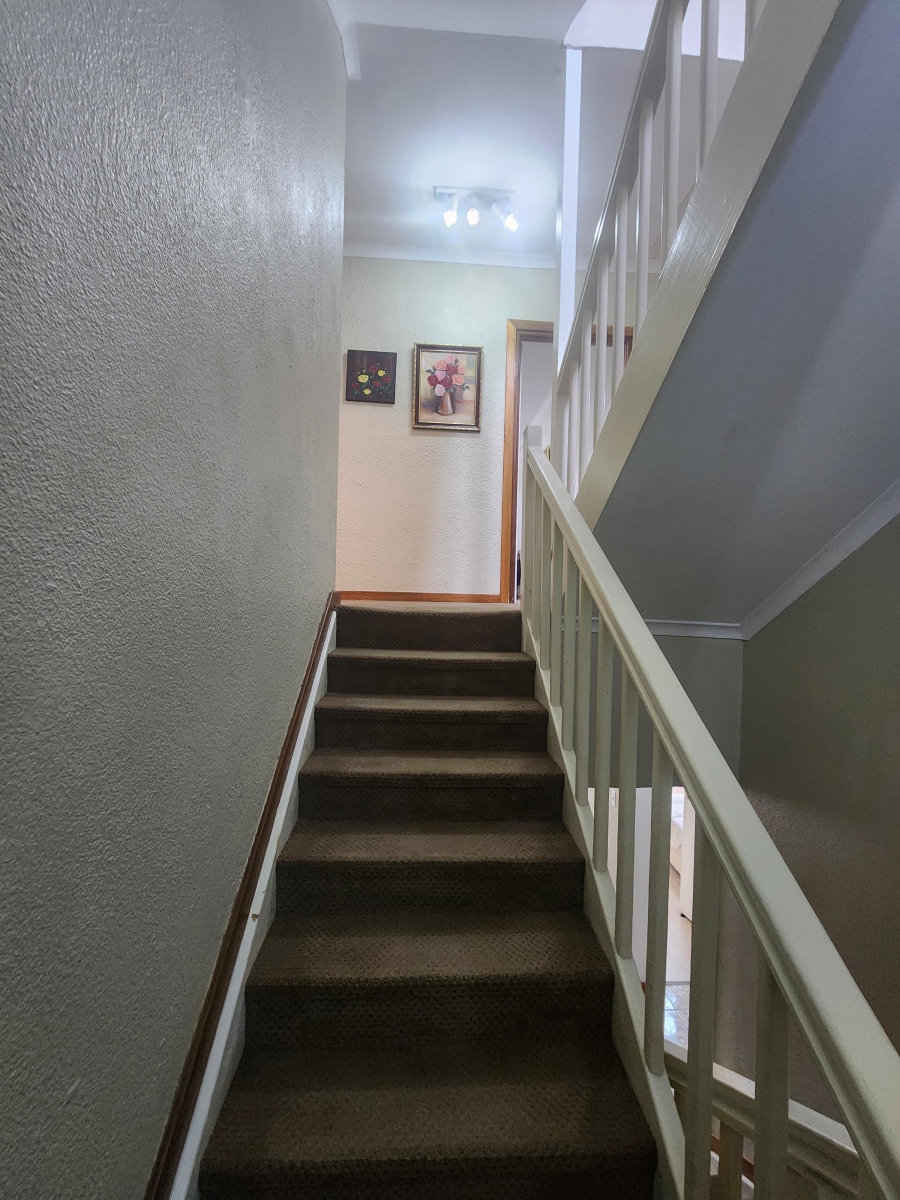 5 Bedroom Property for Sale in Rant En Dal Gauteng