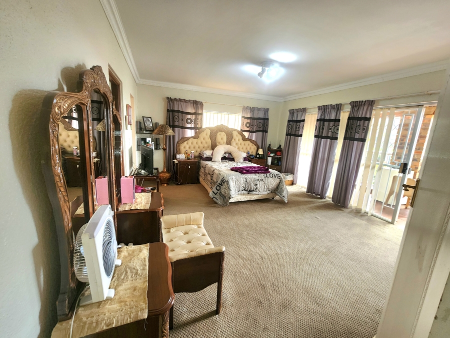 5 Bedroom Property for Sale in Rant En Dal Gauteng