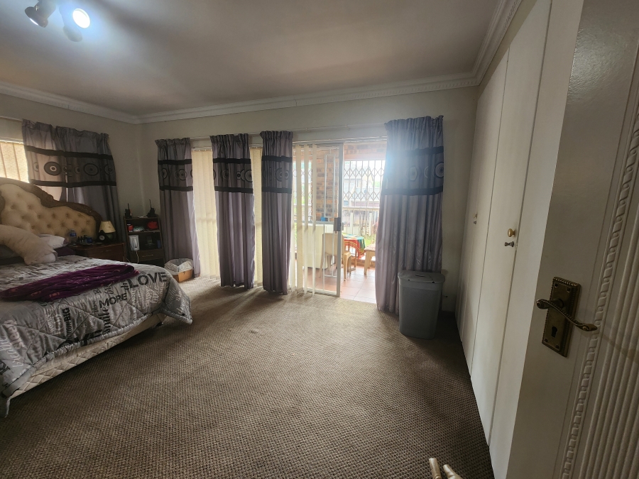 5 Bedroom Property for Sale in Rant En Dal Gauteng