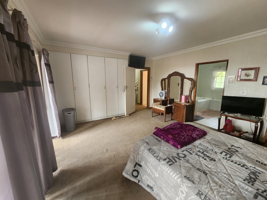 5 Bedroom Property for Sale in Rant En Dal Gauteng