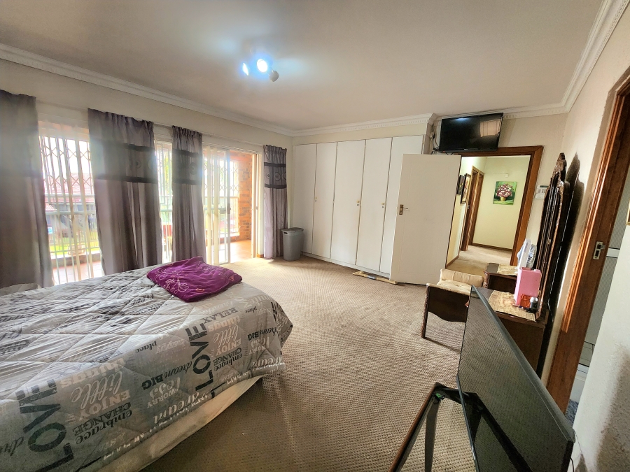 5 Bedroom Property for Sale in Rant En Dal Gauteng