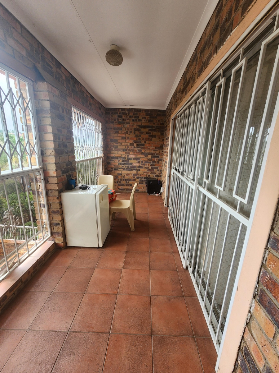 5 Bedroom Property for Sale in Rant En Dal Gauteng