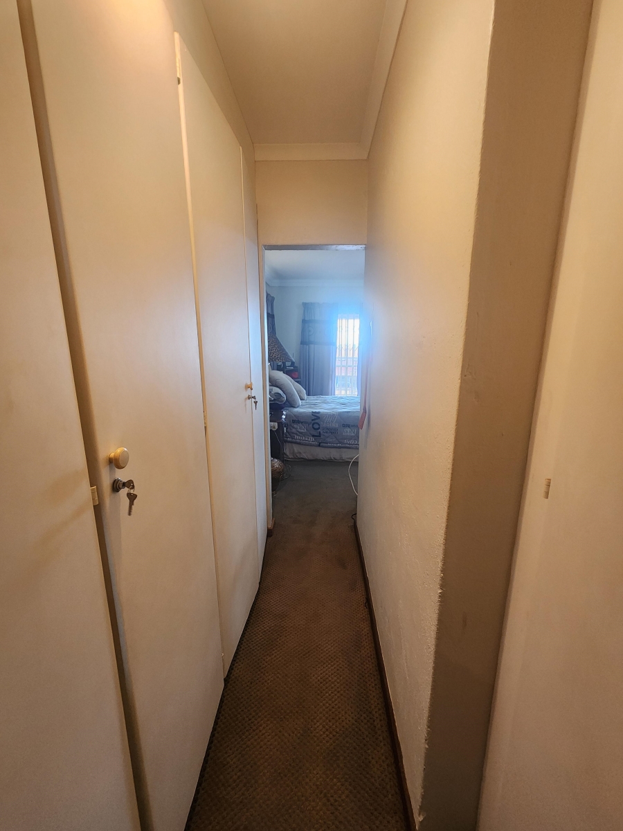 5 Bedroom Property for Sale in Rant En Dal Gauteng
