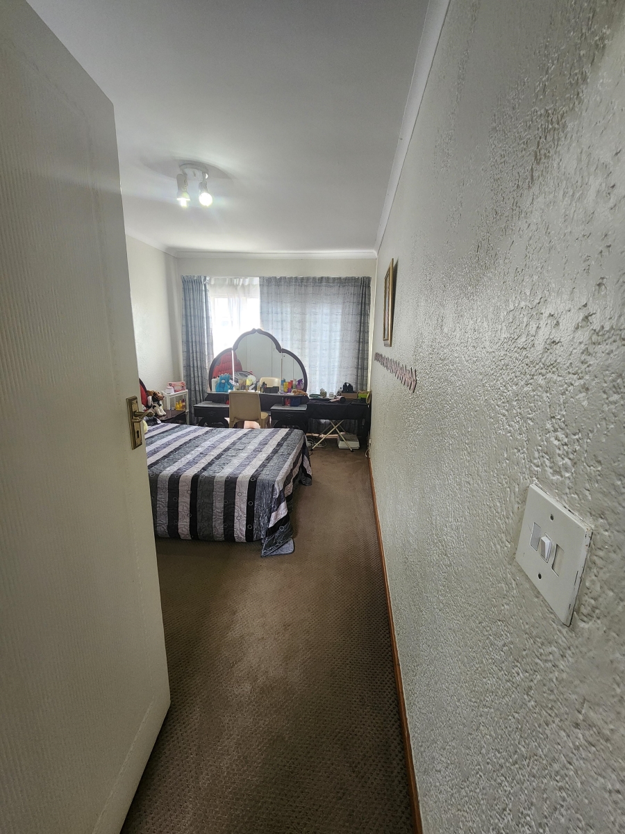 5 Bedroom Property for Sale in Rant En Dal Gauteng