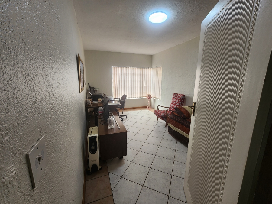 5 Bedroom Property for Sale in Rant En Dal Gauteng