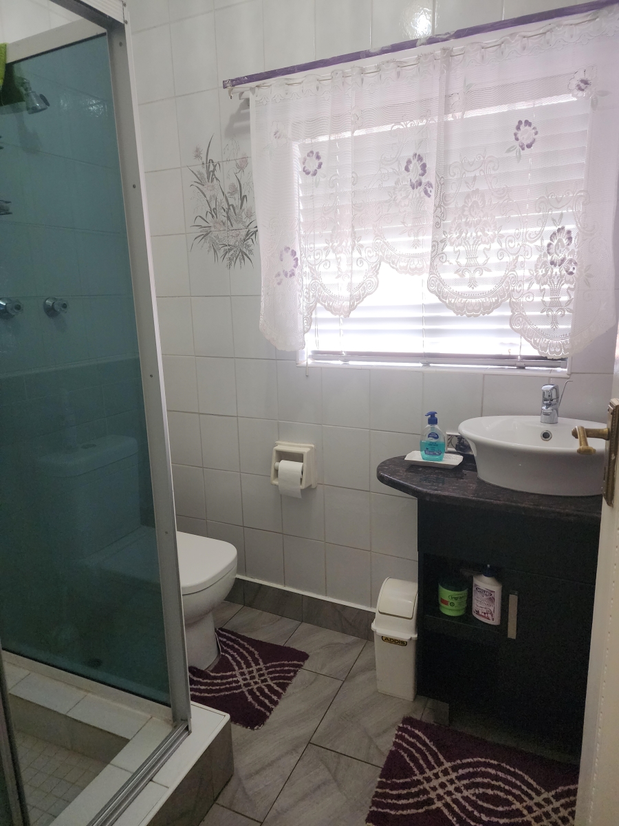 5 Bedroom Property for Sale in Rant En Dal Gauteng
