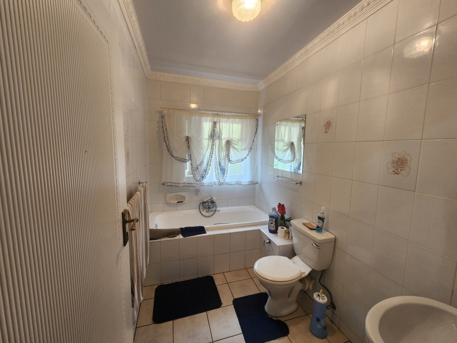 5 Bedroom Property for Sale in Rant En Dal Gauteng