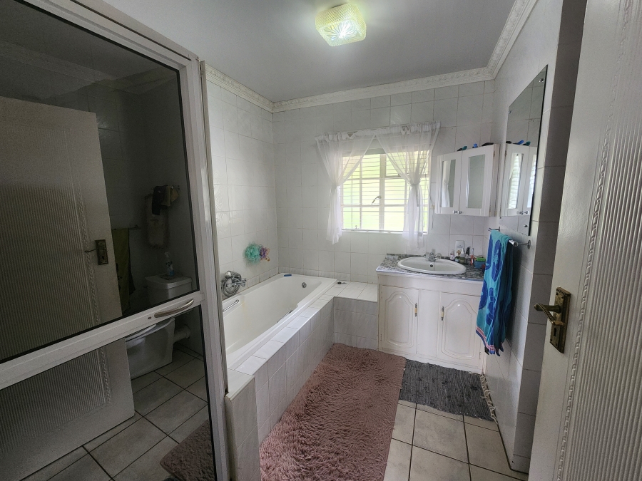 5 Bedroom Property for Sale in Rant En Dal Gauteng