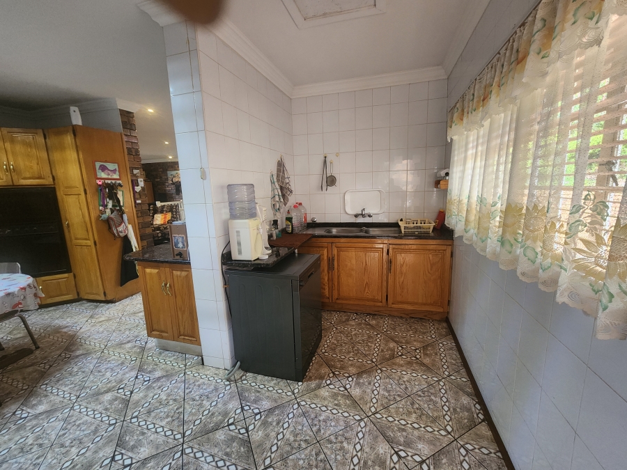 5 Bedroom Property for Sale in Rant En Dal Gauteng