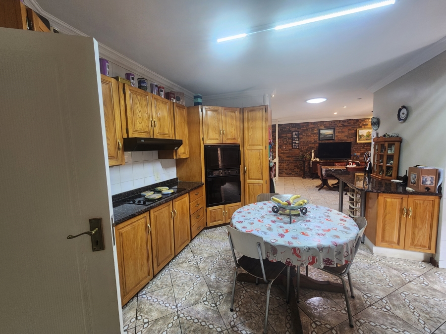 5 Bedroom Property for Sale in Rant En Dal Gauteng
