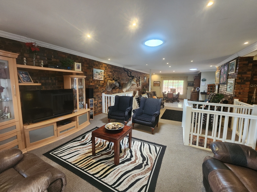5 Bedroom Property for Sale in Rant En Dal Gauteng