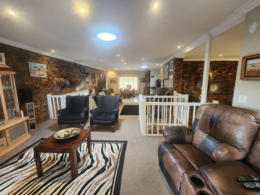 5 Bedroom Property for Sale in Rant En Dal Gauteng