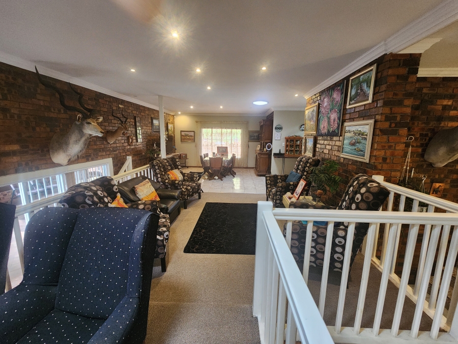 5 Bedroom Property for Sale in Rant En Dal Gauteng
