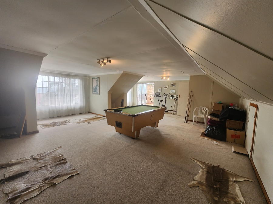 5 Bedroom Property for Sale in Rant En Dal Gauteng