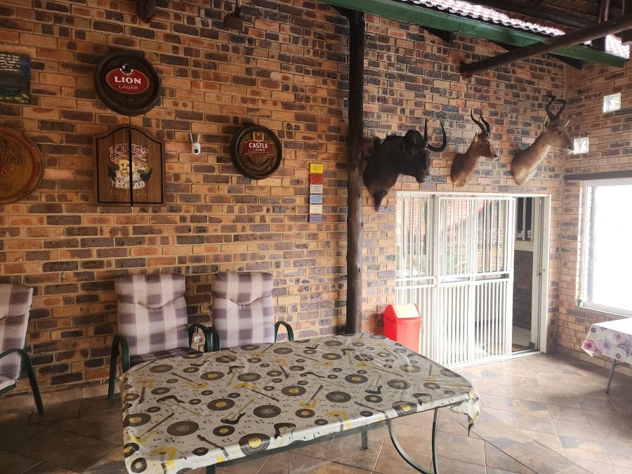 5 Bedroom Property for Sale in Rant En Dal Gauteng
