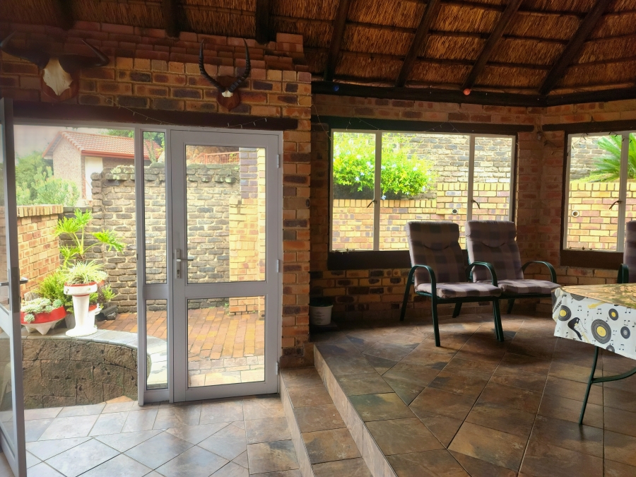 5 Bedroom Property for Sale in Rant En Dal Gauteng
