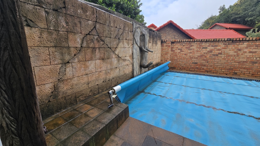 5 Bedroom Property for Sale in Rant En Dal Gauteng