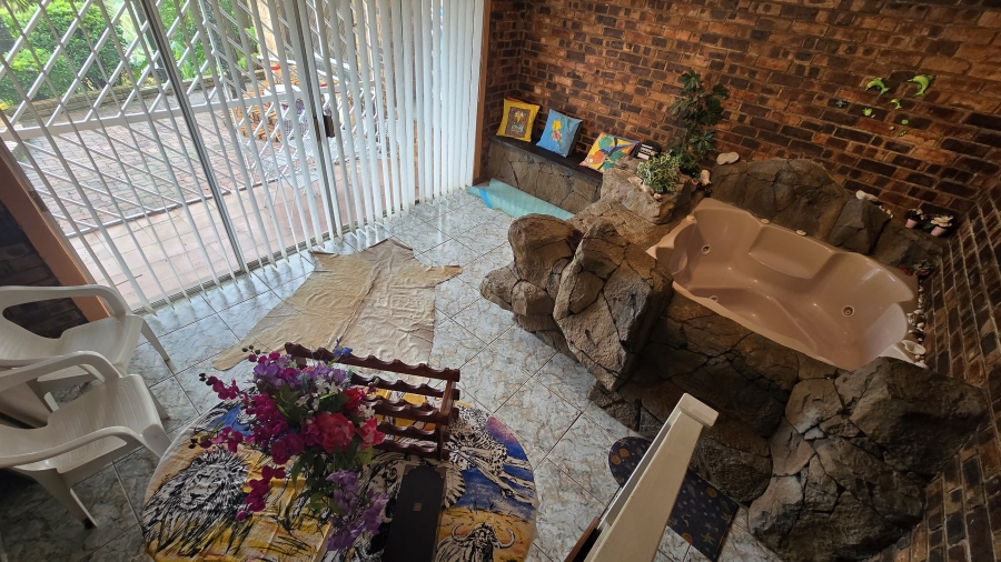5 Bedroom Property for Sale in Rant En Dal Gauteng