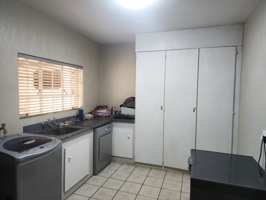 5 Bedroom Property for Sale in Rant En Dal Gauteng