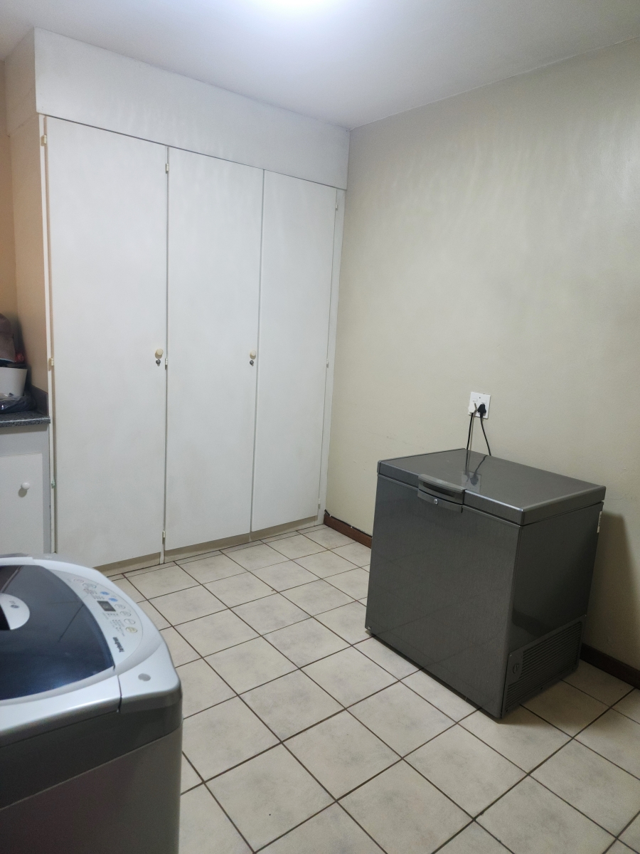 5 Bedroom Property for Sale in Rant En Dal Gauteng