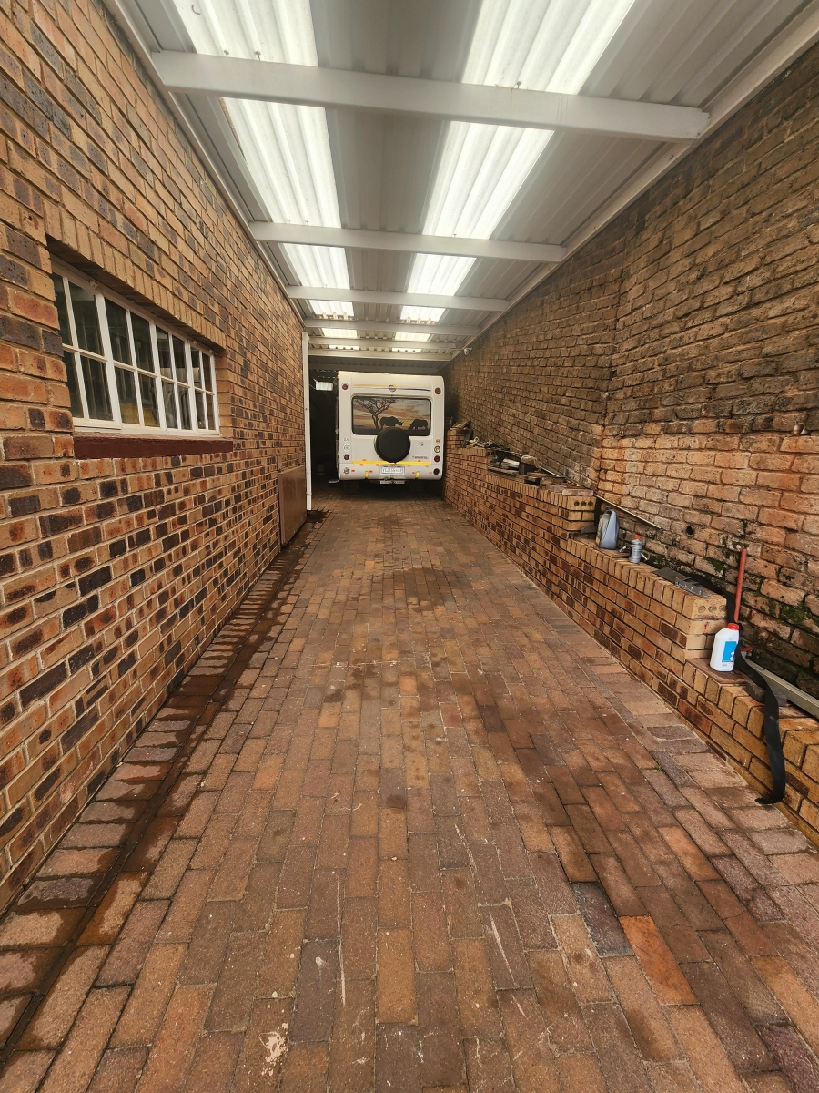 5 Bedroom Property for Sale in Rant En Dal Gauteng