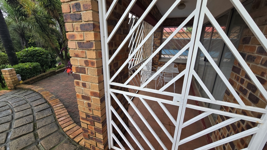 5 Bedroom Property for Sale in Rant En Dal Gauteng