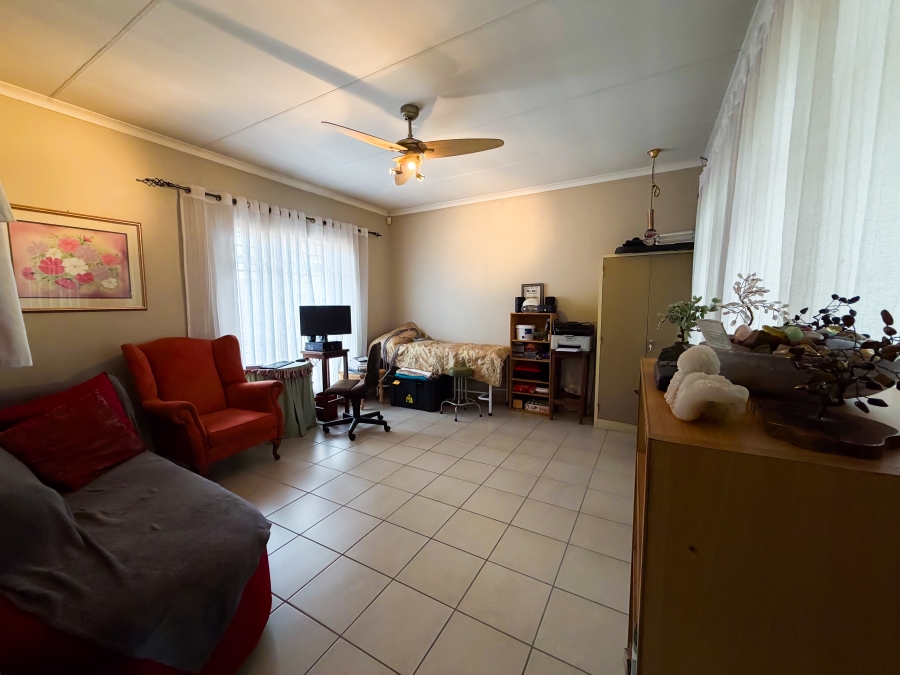 4 Bedroom Property for Sale in Garsfontein Gauteng
