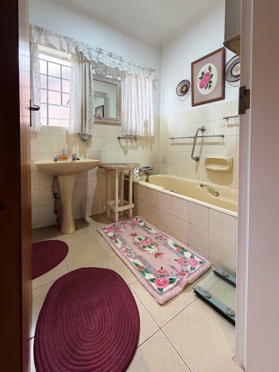 4 Bedroom Property for Sale in Garsfontein Gauteng