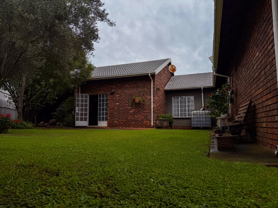 4 Bedroom Property for Sale in Garsfontein Gauteng