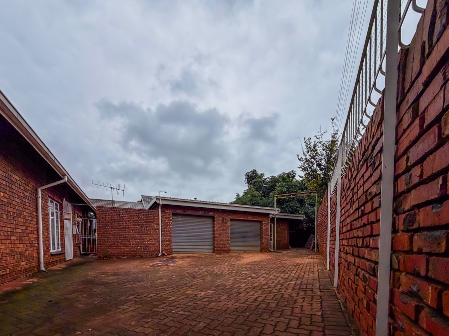 4 Bedroom Property for Sale in Garsfontein Gauteng