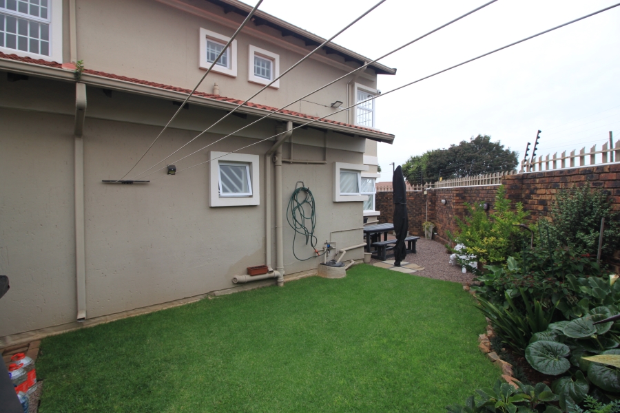3 Bedroom Property for Sale in Wannenburghoogte Gauteng