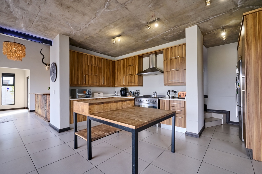 3 Bedroom Property for Sale in Waterfall Country Village Gauteng