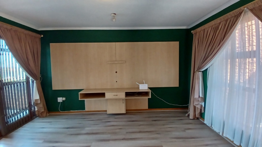 4 Bedroom Property for Sale in Bassonia Gauteng