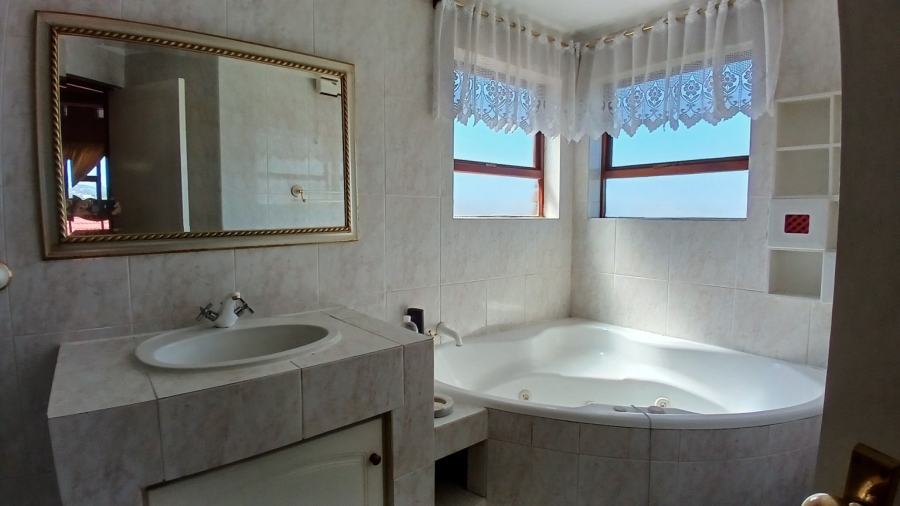4 Bedroom Property for Sale in Bassonia Gauteng
