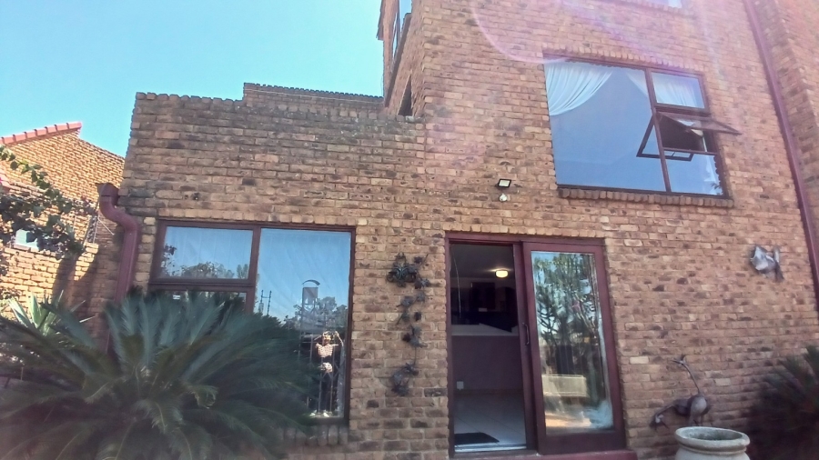 4 Bedroom Property for Sale in Bassonia Gauteng
