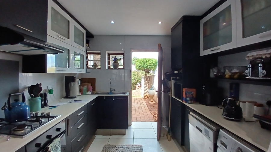 2 Bedroom Property for Sale in Bassonia Gauteng