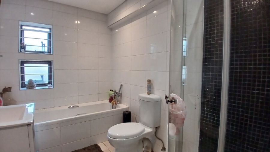 2 Bedroom Property for Sale in Bassonia Gauteng