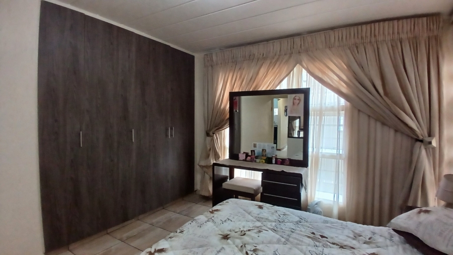 3 Bedroom Property for Sale in Oakdene Gauteng
