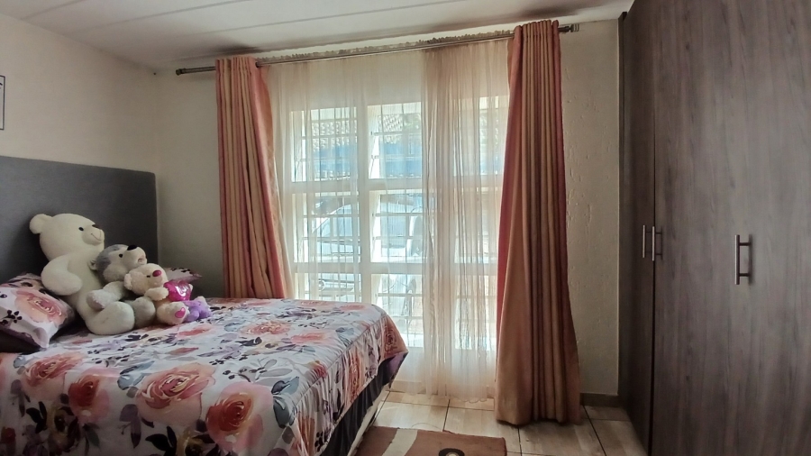 3 Bedroom Property for Sale in Oakdene Gauteng