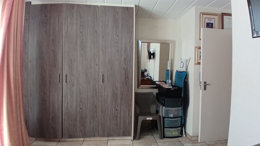 3 Bedroom Property for Sale in Oakdene Gauteng