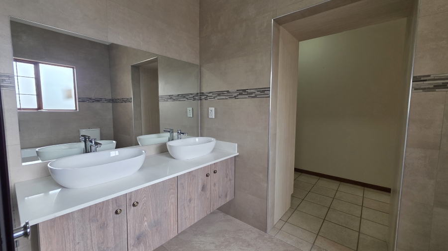 To Let 4 Bedroom Property for Rent in Lynnwood Manor Gauteng