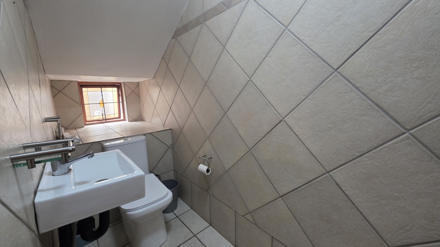 To Let 4 Bedroom Property for Rent in Lynnwood Manor Gauteng