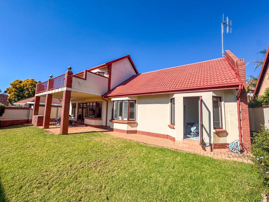 3 Bedroom Property for Sale in Silver Lakes Golf Estate Gauteng