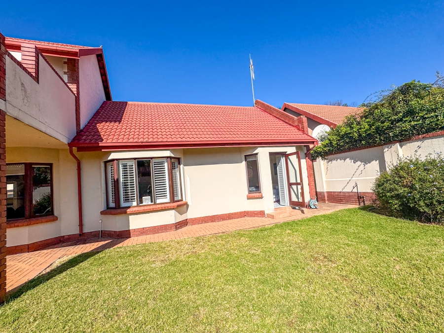 3 Bedroom Property for Sale in Silver Lakes Golf Estate Gauteng