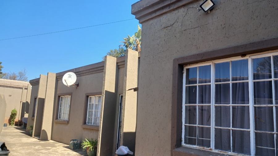 9 Bedroom Property for Sale in Olifantsfontein Gauteng