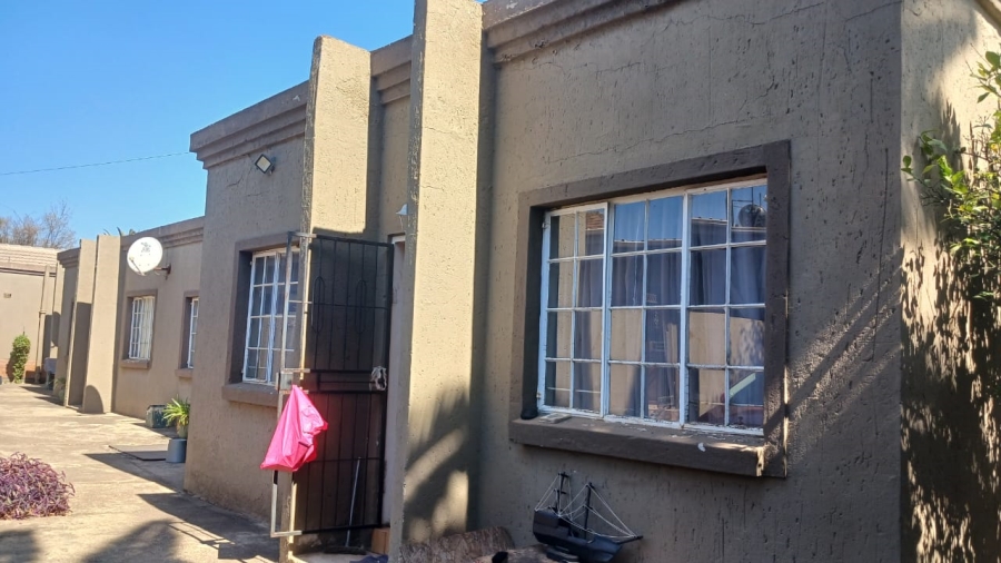 9 Bedroom Property for Sale in Olifantsfontein Gauteng