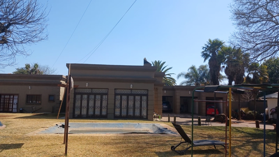 9 Bedroom Property for Sale in Olifantsfontein Gauteng